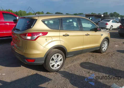 2015 Ford Escape S z USA, uszkodzony, nr VIN 1FMCU0F77FUB56040